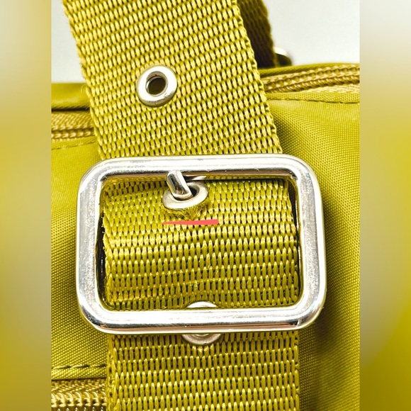 NWT Kenneth Cole Reaction Small Moss Green Barrel Bag - Picture 6 of 10